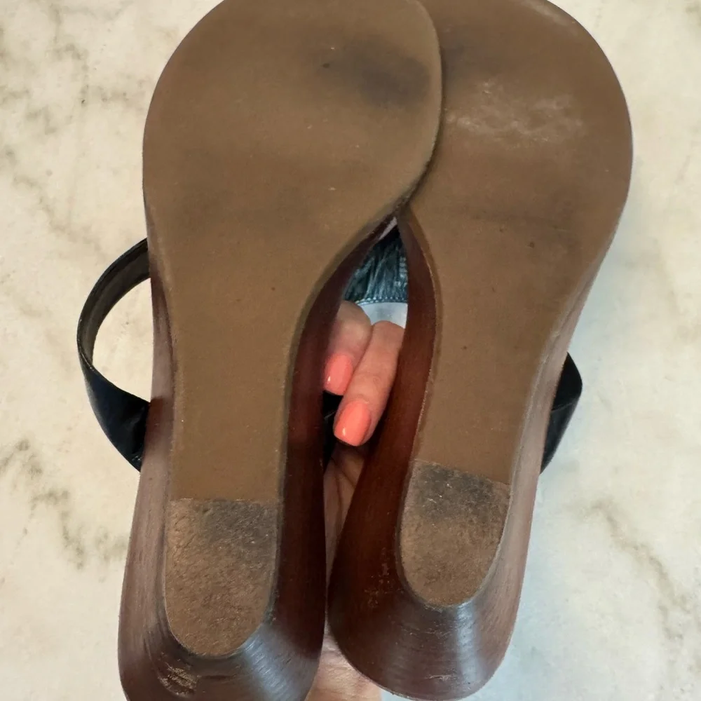 Tory Burch Black Leather Thong Sandals with Gold Logo